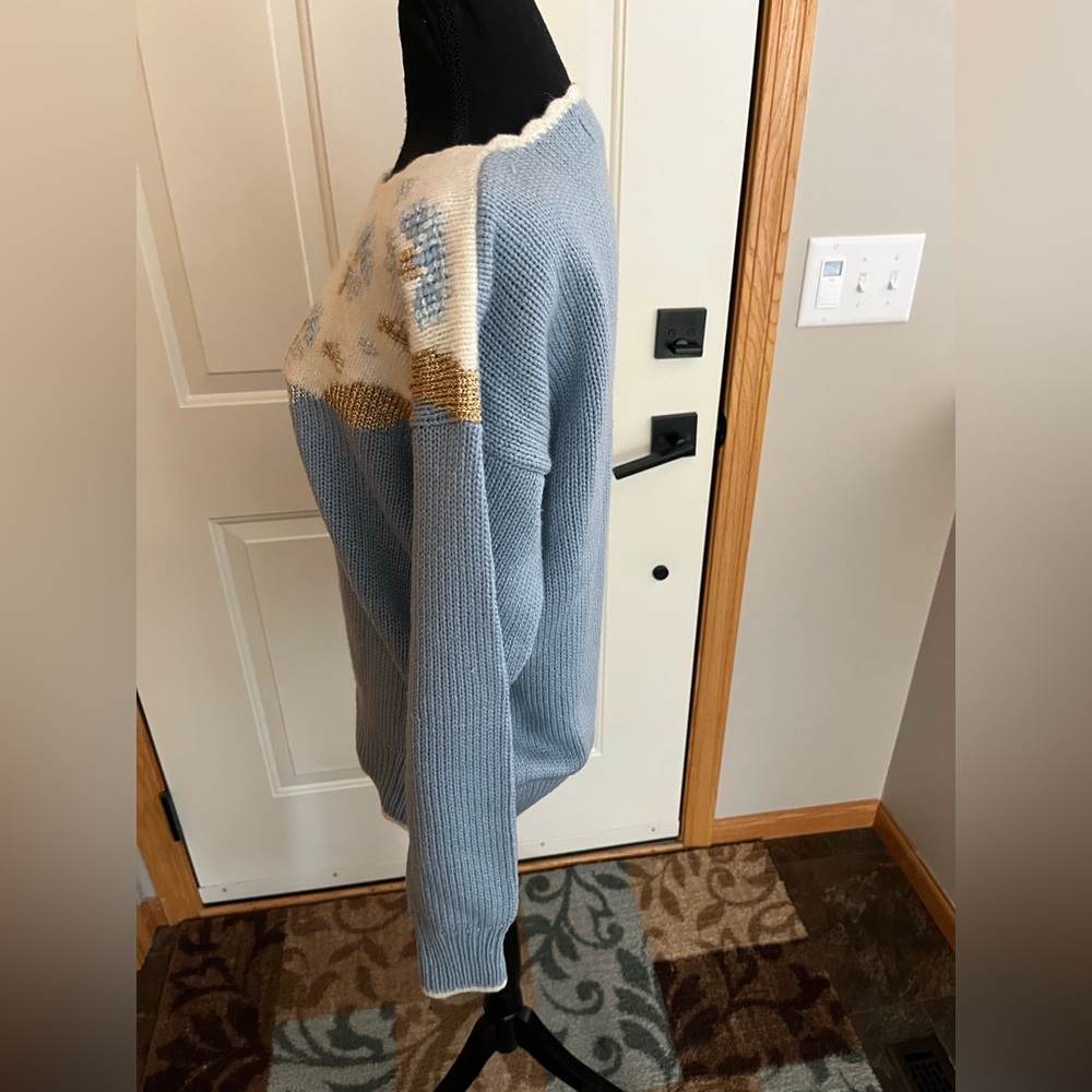 Vintage women’s Dana Scott feminine crew pull over blue cream sweater. Medium - Picture 4 of 14